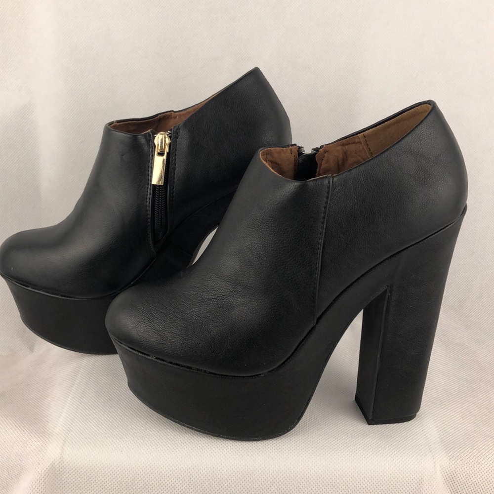 New Women’s dollhouse shoes heels zipper Sz 7.5